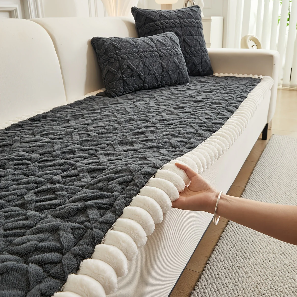 Coussin de canapé matelassé doux (1 pièce), housse de canapé épaisse en polyester pour plus de chaleur en automne et en hiver, décoration intérieure adaptée aux canapés 2, 3 ou 4 places. – Image 2