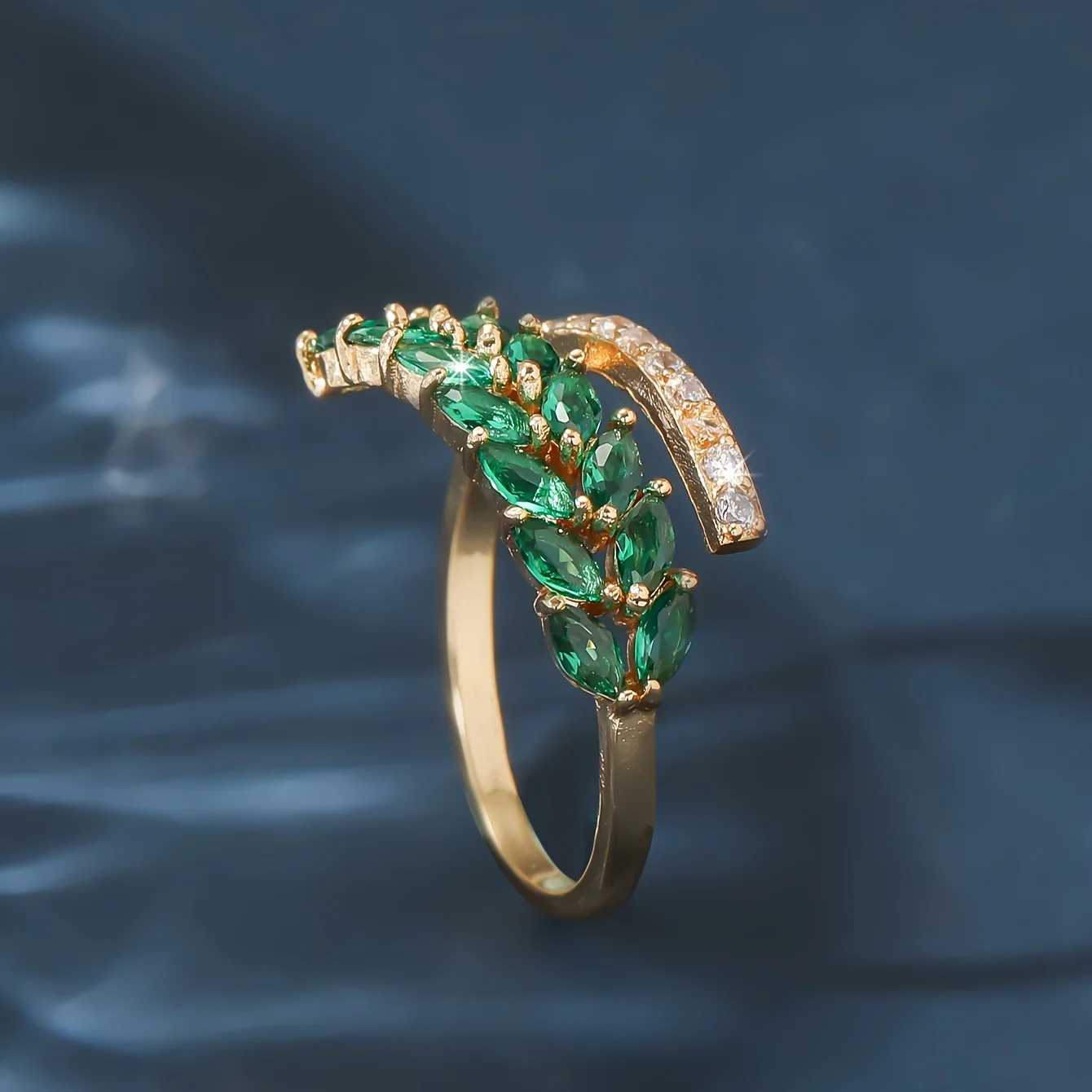 Bague ouverte élégante en cuivre ornée de zirconias – Image 8