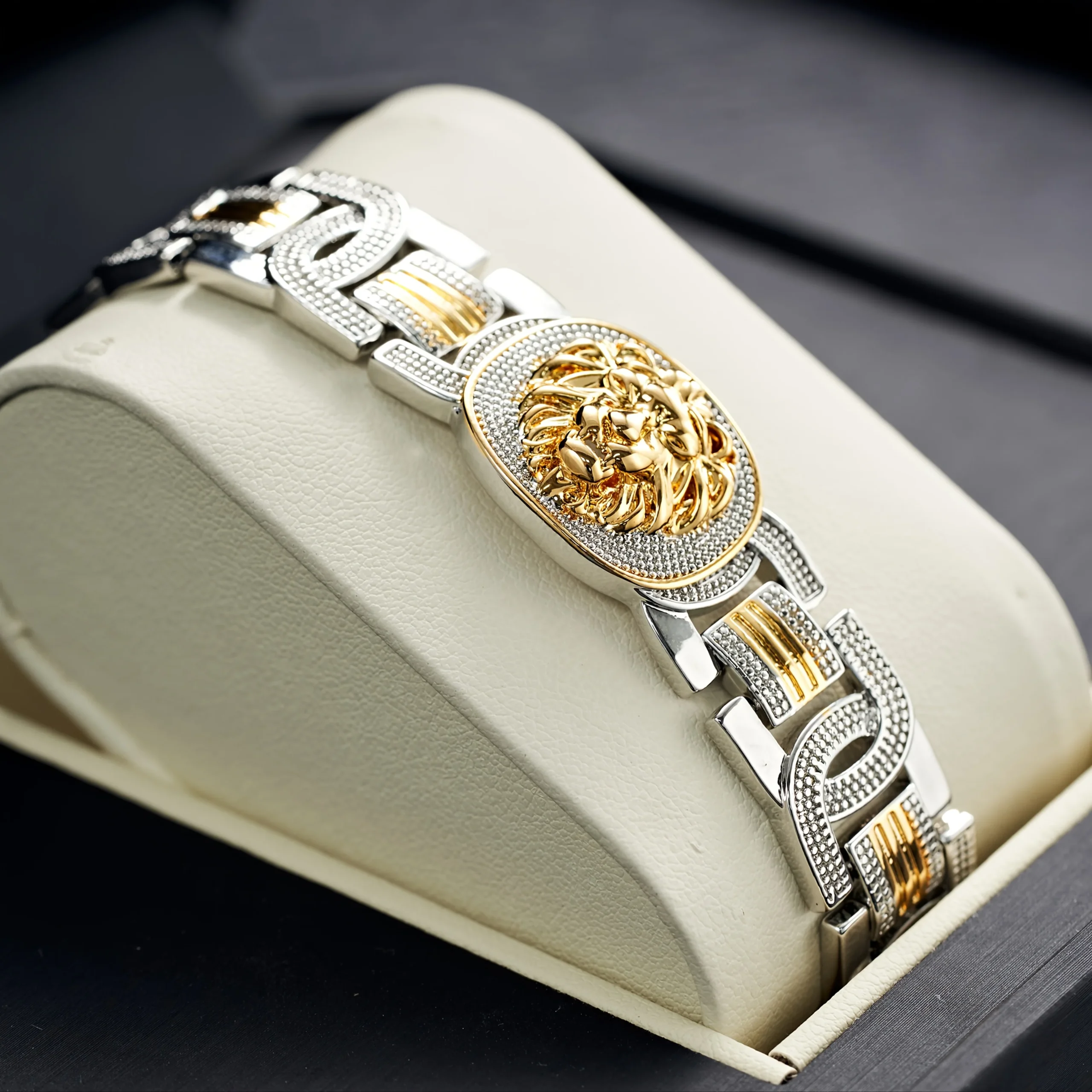 Bracelet plaqué or, motif lion – Image 6