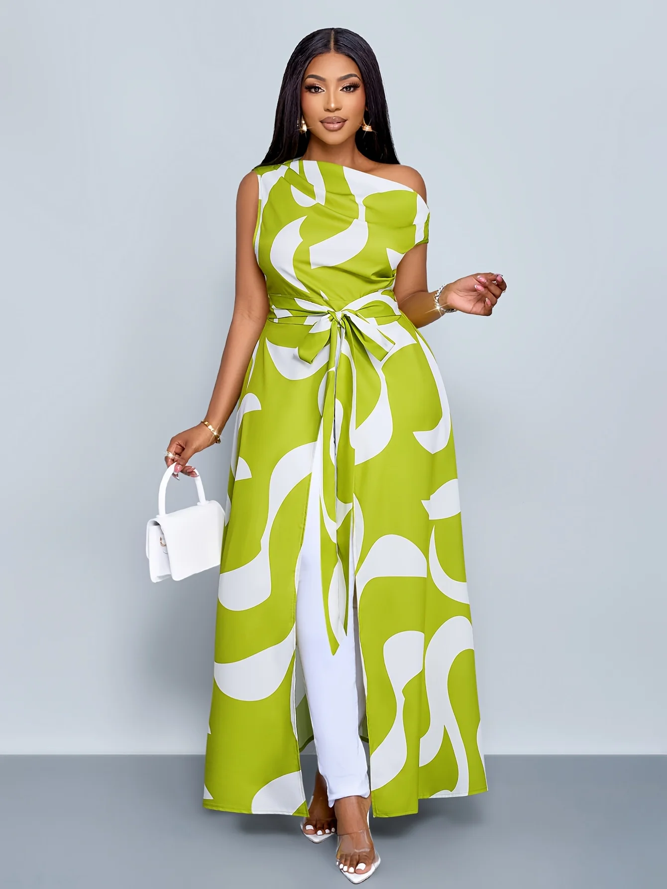 Découvrez l'élégance intemporelle avec cette robe maxi imprimée aux détails raffinés – Image 3