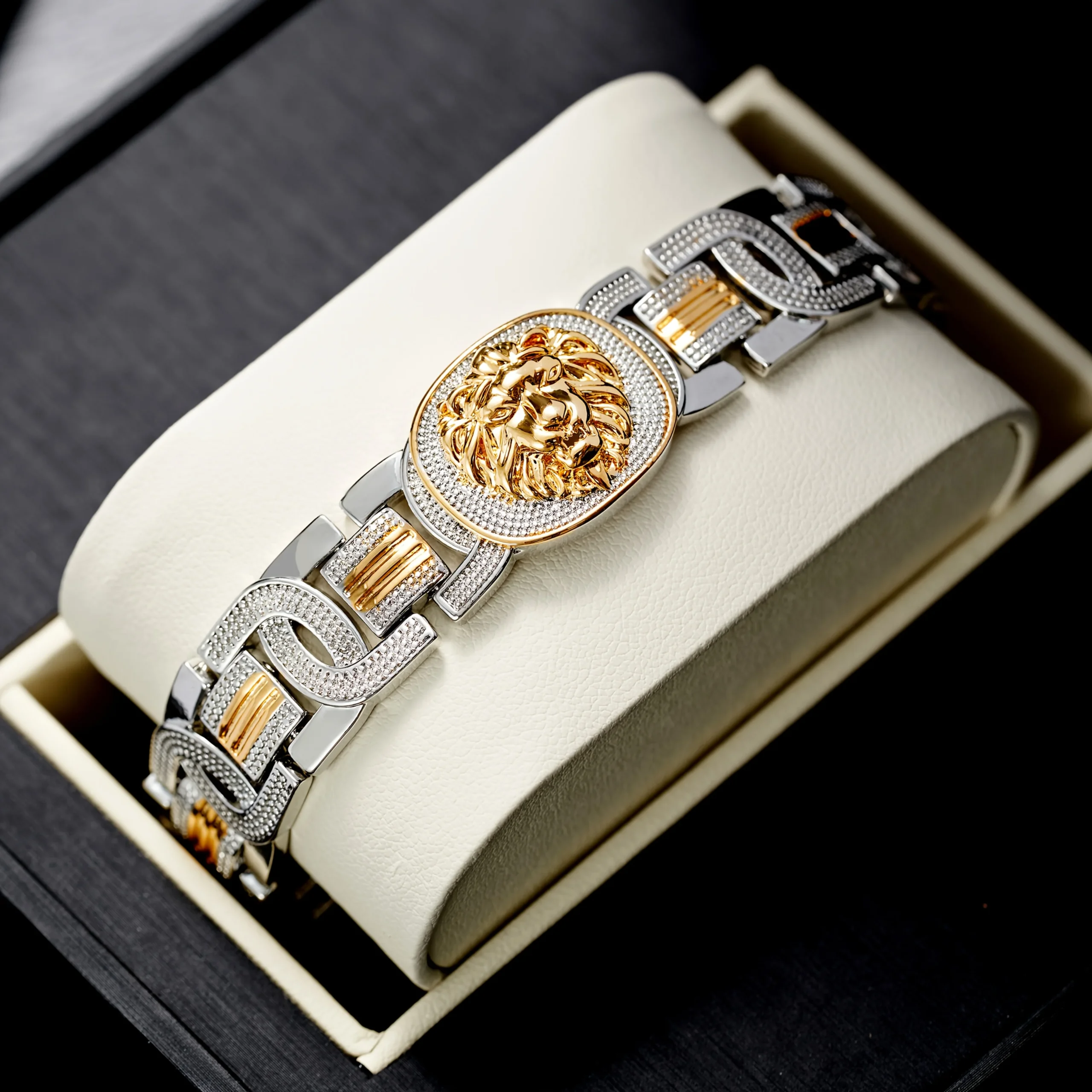 Bracelet plaqué or, motif lion – Image 4