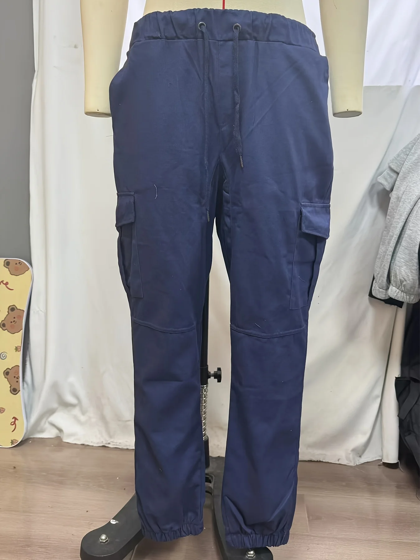 Pantalon cargo robuste pour homme avec design multi-poches, taille réglable – Image 6