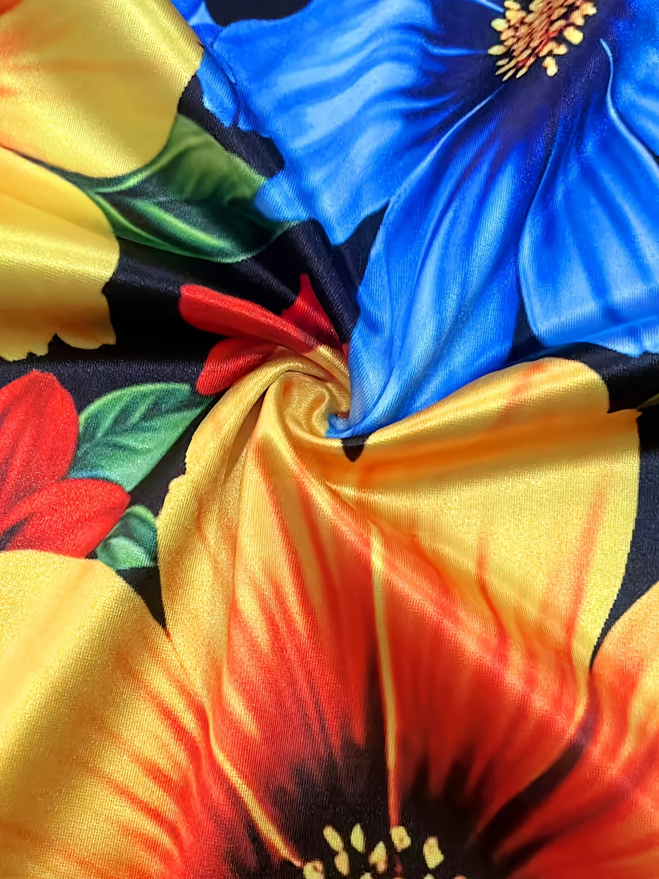 Robe élégante à bretelles spaghetti et imprimé floral – Image 7