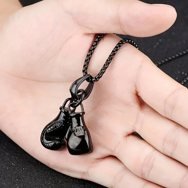 Collier avec pendentif en forme de gants de boxe – Image 6