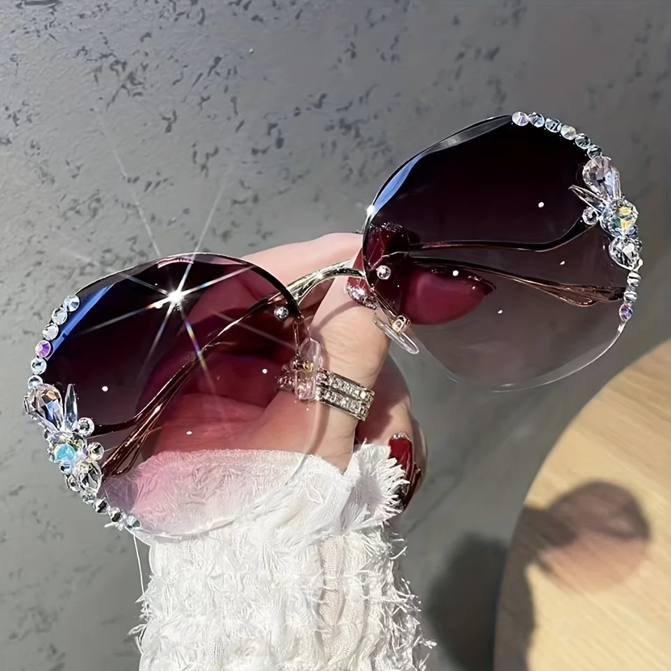 1 paire de lunettes tendance sans monture avec strass