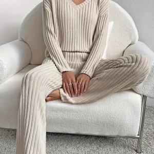 Ensemble pantalon décontracté côtelé uni, haut à manches longues et col en V