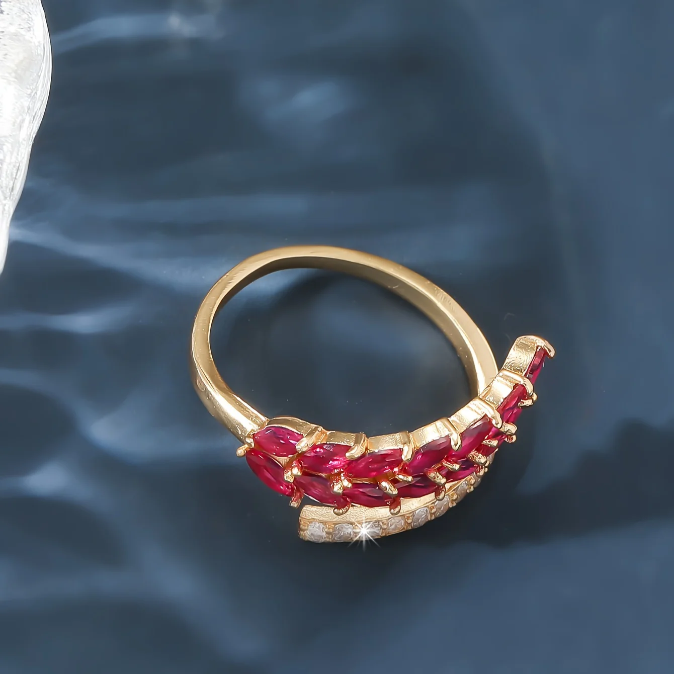 Bague ouverte élégante en cuivre ornée de zirconias – Image 3