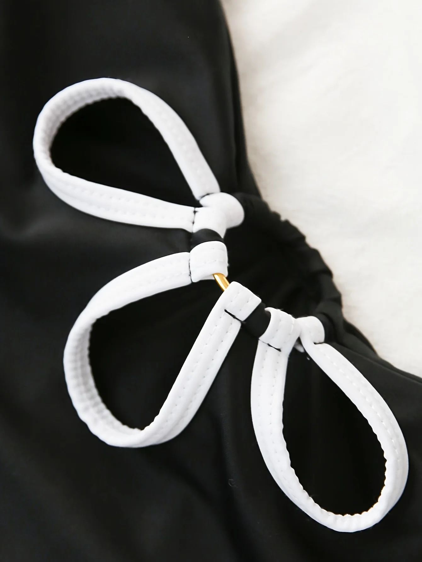 Découvrez notre magnifique Maillot de bain une pièce, – Image 7