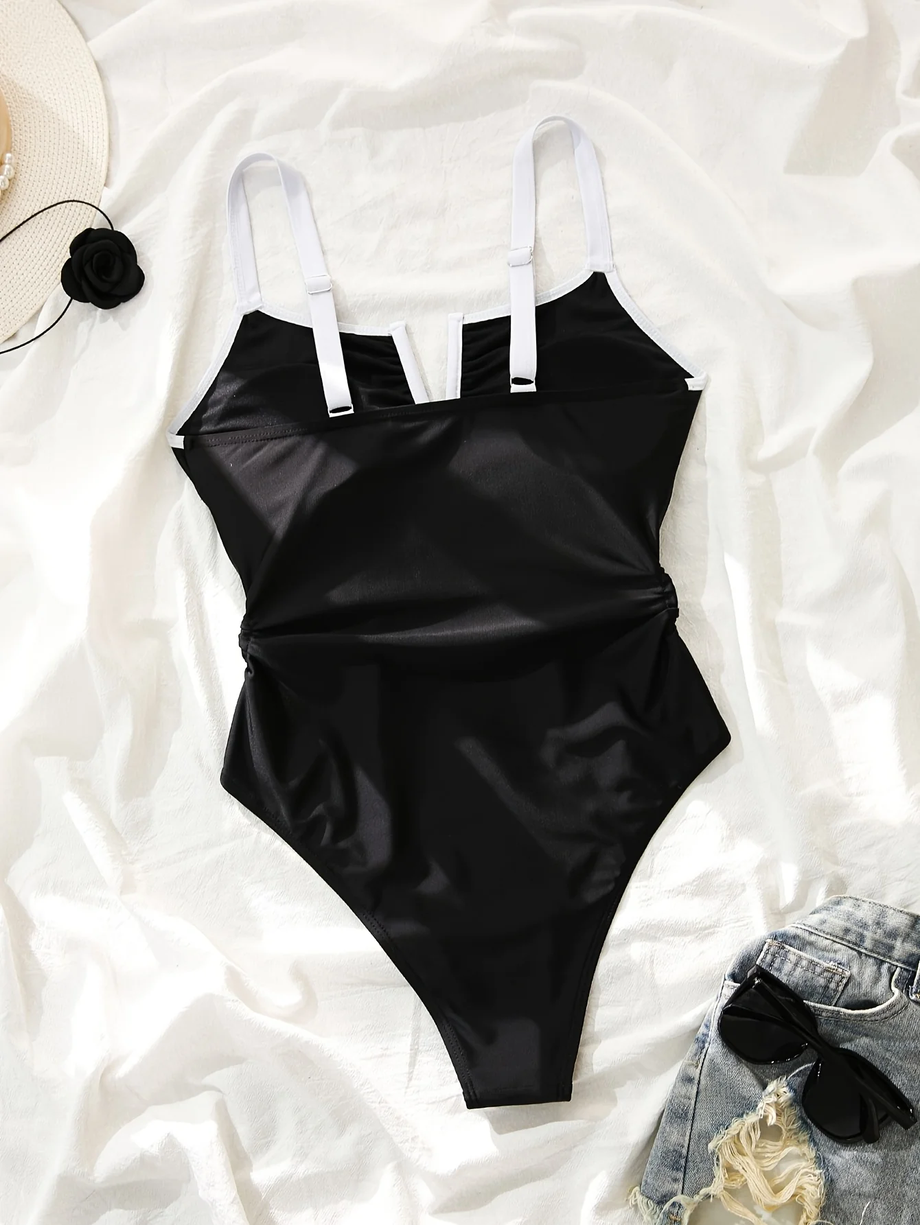 Découvrez notre magnifique Maillot de bain une pièce, – Image 4