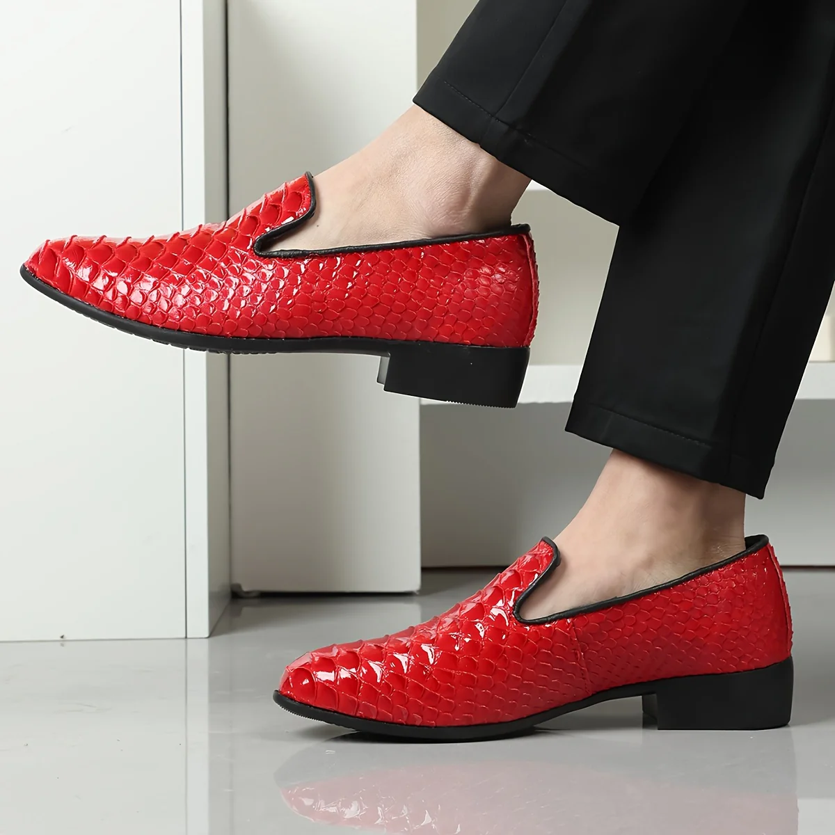 Chaussures décontractées pour hommes aux couleurs vives – Image 2