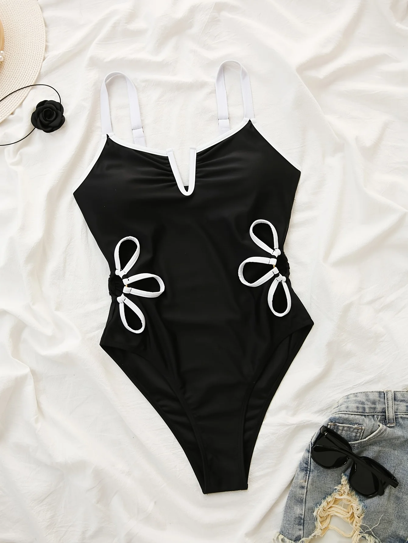 Découvrez notre magnifique Maillot de bain une pièce, – Image 6