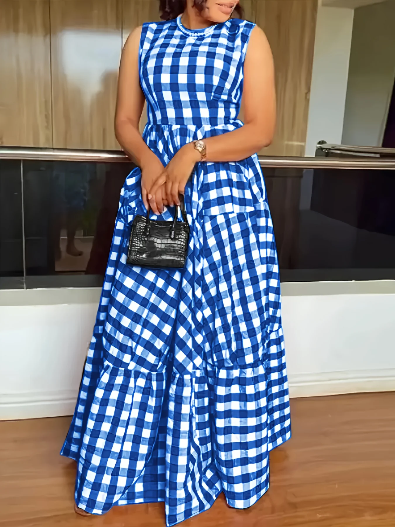 Découvrez l'élégance intemporelle avec cette robe d'été à carreaux – Image 4